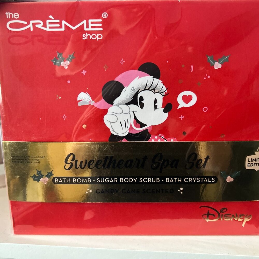 The Creme Shop Sweetheart Spa Set, Candy Cane Scented, Limited Edition